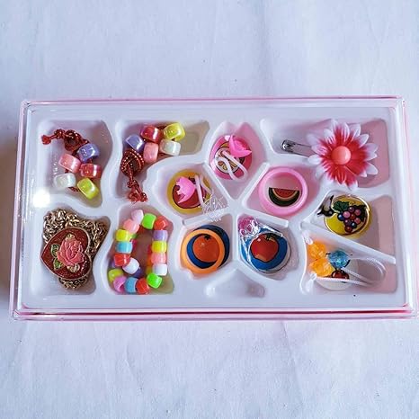 Amazon カラーデパート 大倉トーイ デッドストック アクセサリーセット 指輪 ペンダント イヤリング ブレスレット ビーズ 昭和レトロポップ 駄菓子屋 ままごと玩具 コレクション Yui リング 指輪 おもちゃ