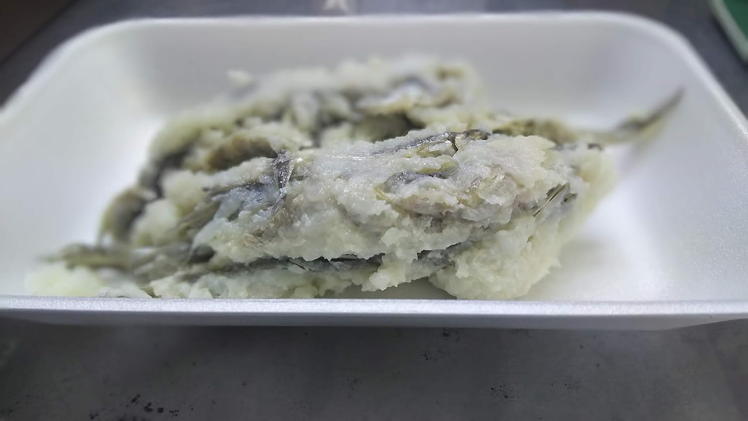 Amazon 魚友商店 琵琶湖八珍 ハス子寿司 132ｇ入り 琵琶湖産天然ハス子 産直琵琶湖 塩辛 珍味 通販