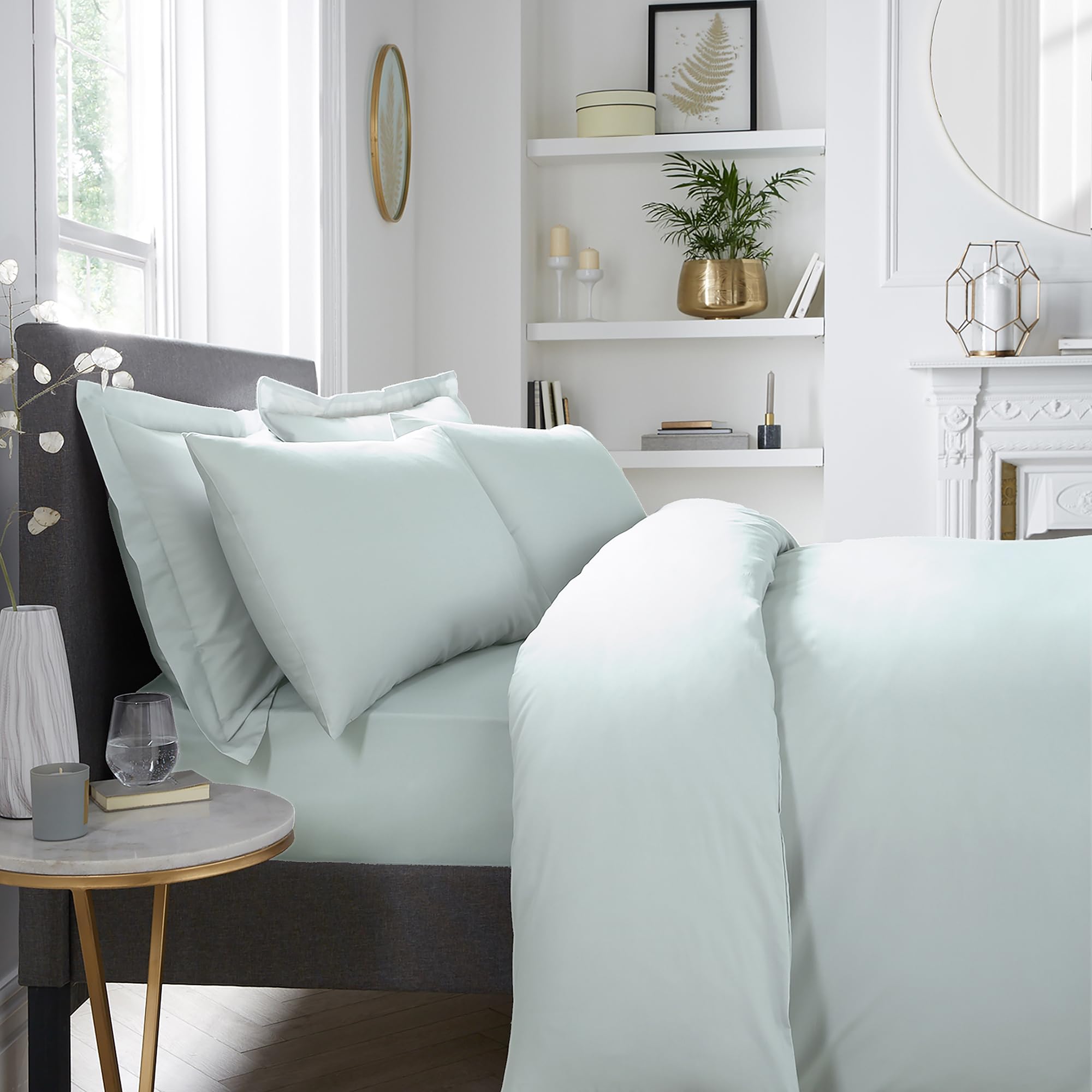 Serene - Mint Green Fitted Sheet - King Size (200 x 150 x 32cm) - 32cm Deep - Soft Polycotton - Elastic Corners - Washable Green Bedding