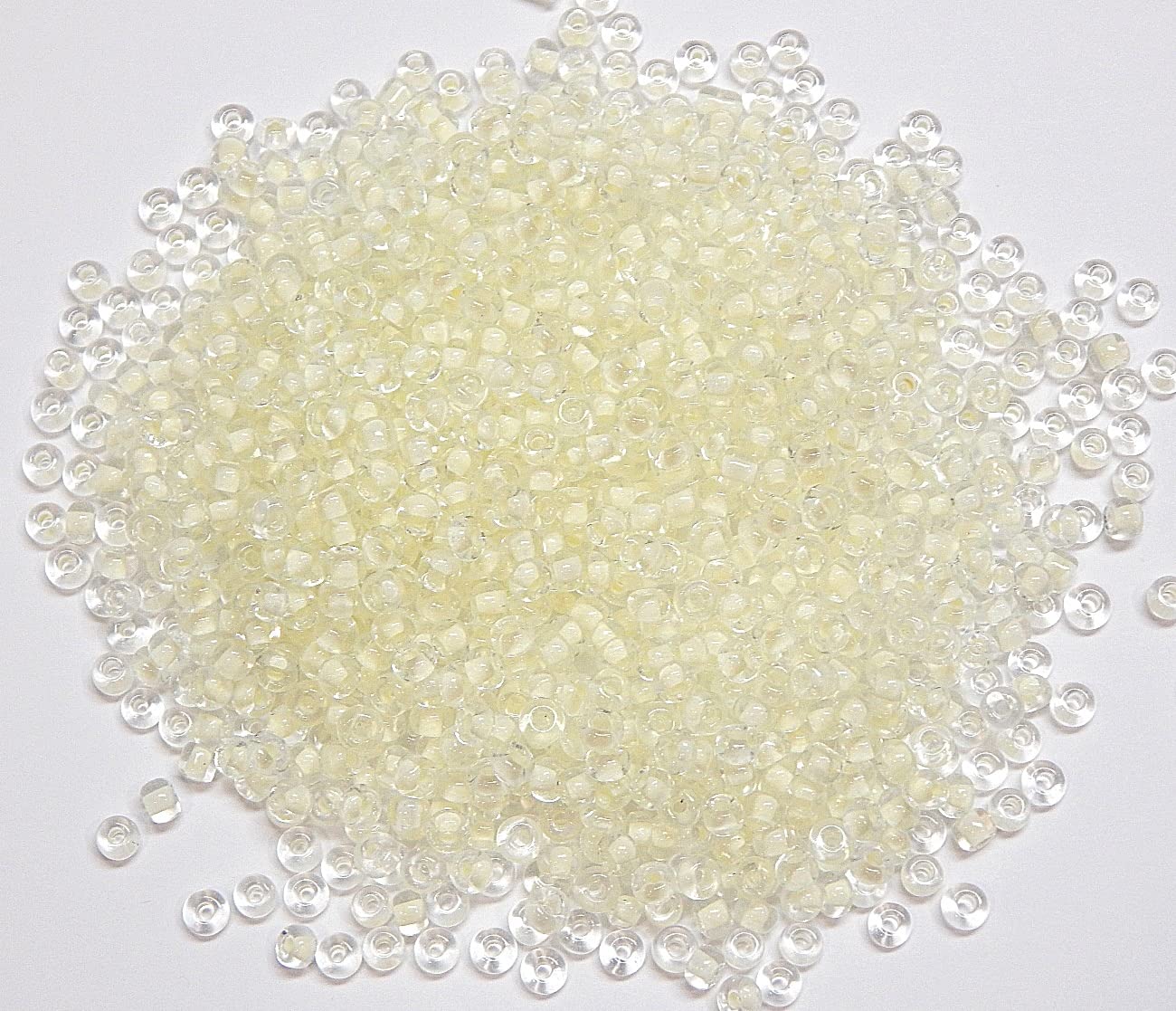 Pack of 1100 Glass Seed Beads 4 mm, 6/0, Pony Beads, Clear Mini Children's Beads, Seed Beads (White Interior Colour)