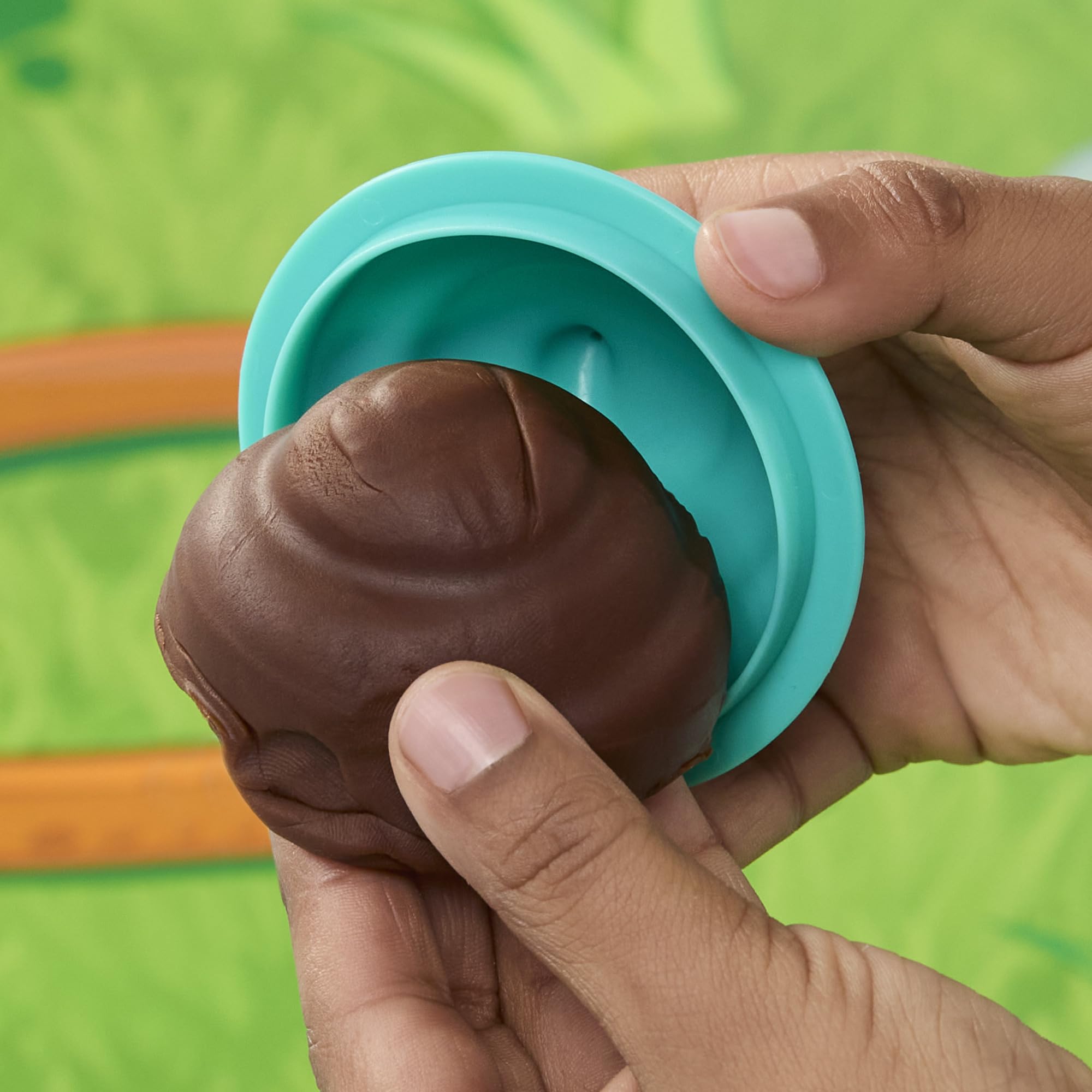 Hasbro Gaming Don't Step in It! Preschool Game I Blindfolded, Poop Party Game | Spinner with 8 Fun Animal Moves | Ages 4+| 1+ Players I Funny Kids Board Games