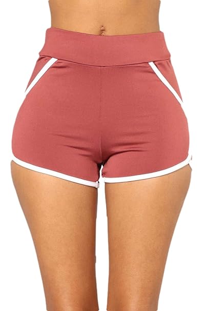 pantaloncini corti aderenti