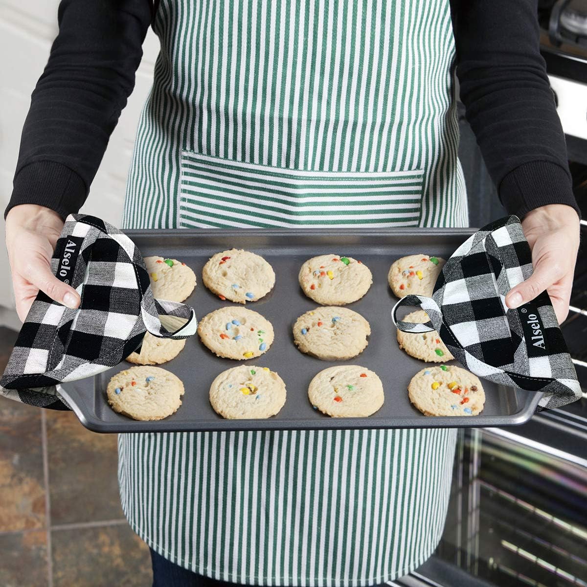 Alselo Pot Holder Set of 5 Heat Resistant Potholder, Professional Baking Food Safe Hot Pat Cotton with Silver-Plated for Kitchen Cooking Barbecue (Black/White, 5): Kitchen & Dining