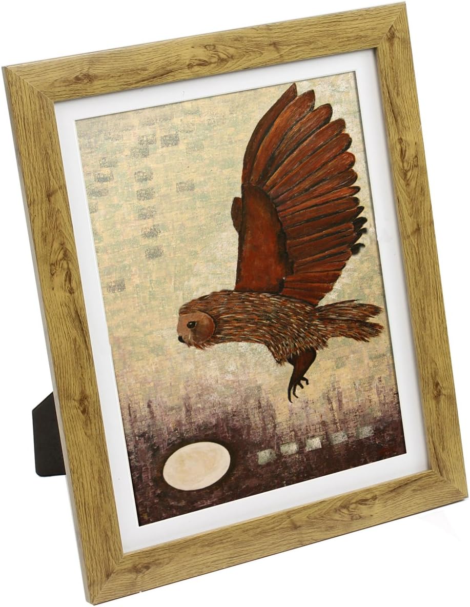 Displays2go Polystyrene Picture Frame with Wood Grain Border, 5 x 7