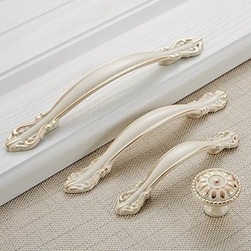 antike küchenschrank zieht