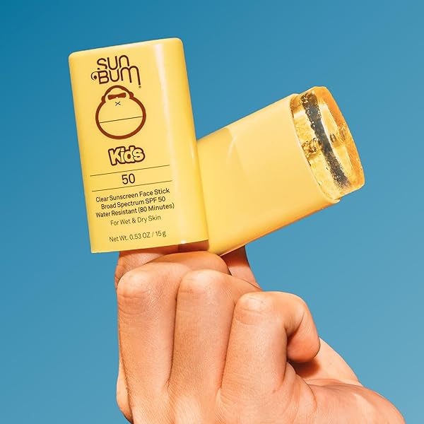 SUN BUM KIDS SPF 50 CLEAR FACE STICK SUNSCREEN – WET OR DRY SKIN APPLICATION BROAD SPECTRUM SUNSCREEN WITH VITAMIN E – HAWAII 104 ACT COMPLIANT (WITHOUT OCTINOXATE & OXYBENZONE) – TRAVEL SIZE 0.53 OZ
