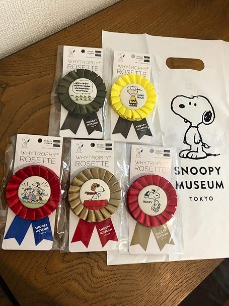 Amazon スヌーピーミュージアム 限定 ロゼット 5個 ハッピーダンス フライングエース ピーナッツギャング チャーリーブラウン ウッドストック おもちゃ おもちゃ