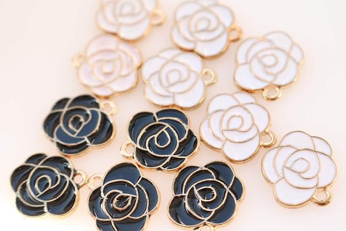 Amazon ハンドメイド素材店 おしゃれ カメリア ミックス 白5 黒5個 花 フラワー ジュエリー チャーム パーツ ゴールド 金属チャーム 手芸材料 カン付き デコ ピアス ネックレス レジン 封入 部品 ハンドメイド材料 ミックス 白5 黒5個 チャーム