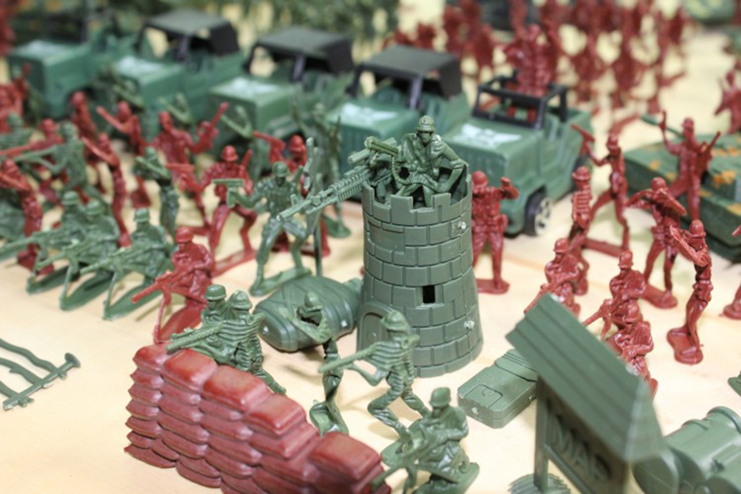 Army Toys, 307 PCS World War II Soldiers Plastic Army Men Combat Special Forces with Hand Bag Birthday for Party Favor