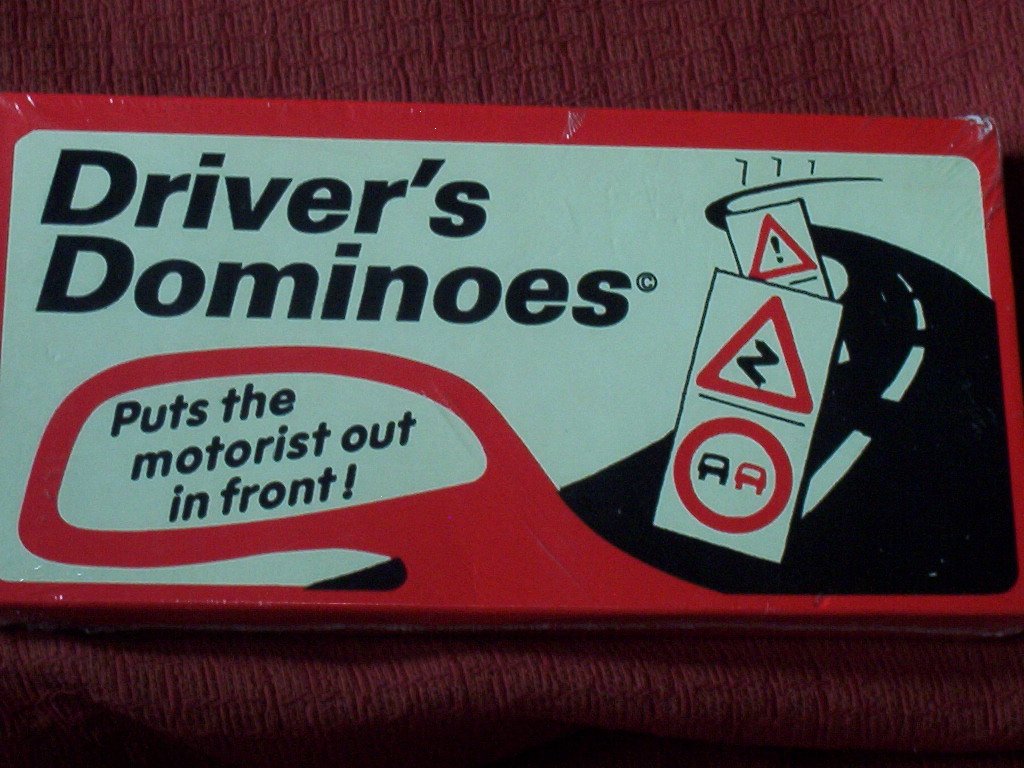 DRIVER'S DOMINOES. PUTS THE MOTORIST OUT IN FRONT. VINTAGE 1970's DOMINO GAME