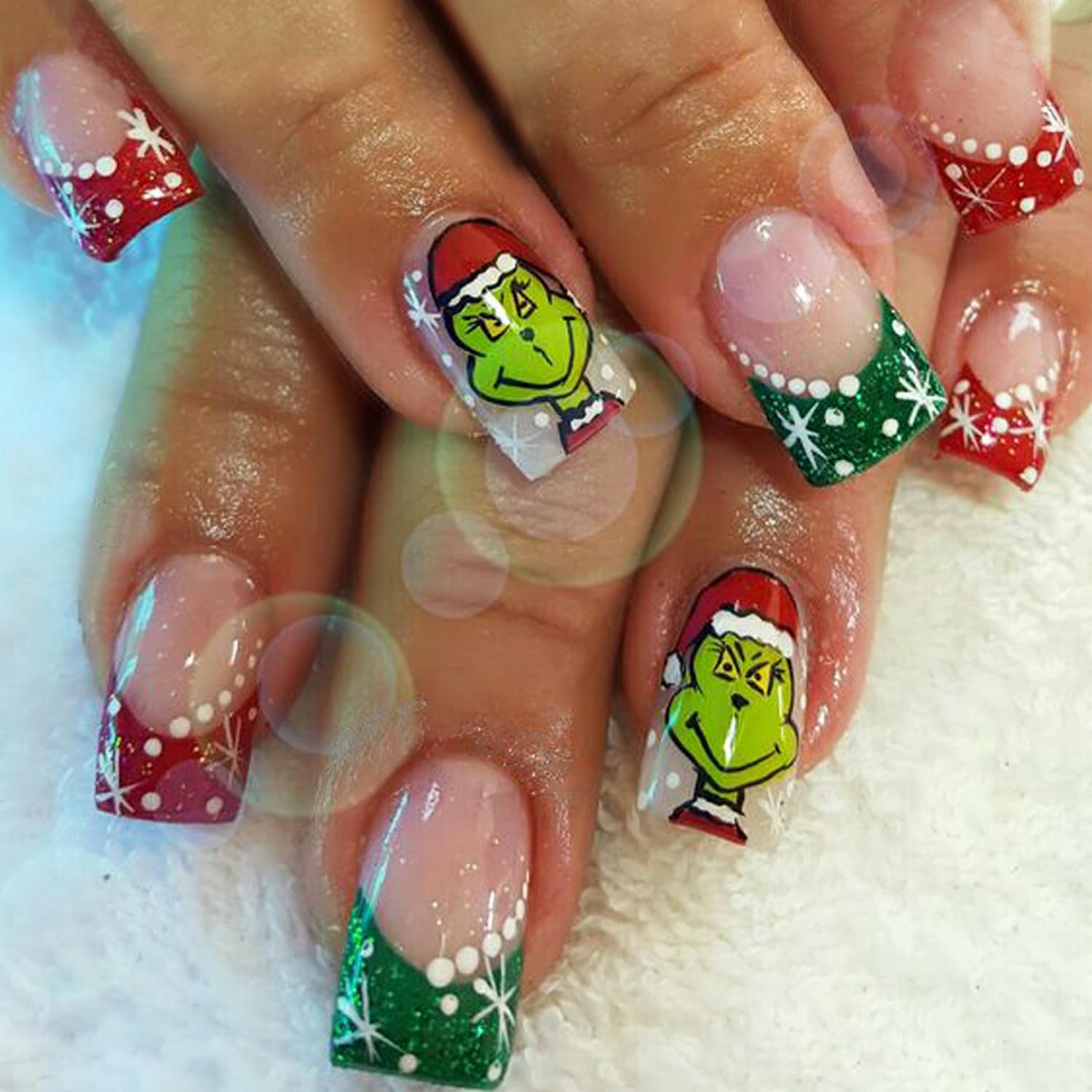 Christmas Press on Nails French Tip Fake Nails Cute Cartoon Nail Tips False Nails with Design Holiday Full Cover Glossy Stick on Nails Winter Acrylic Artificial on Nails Xmas Nail Decoration for Women