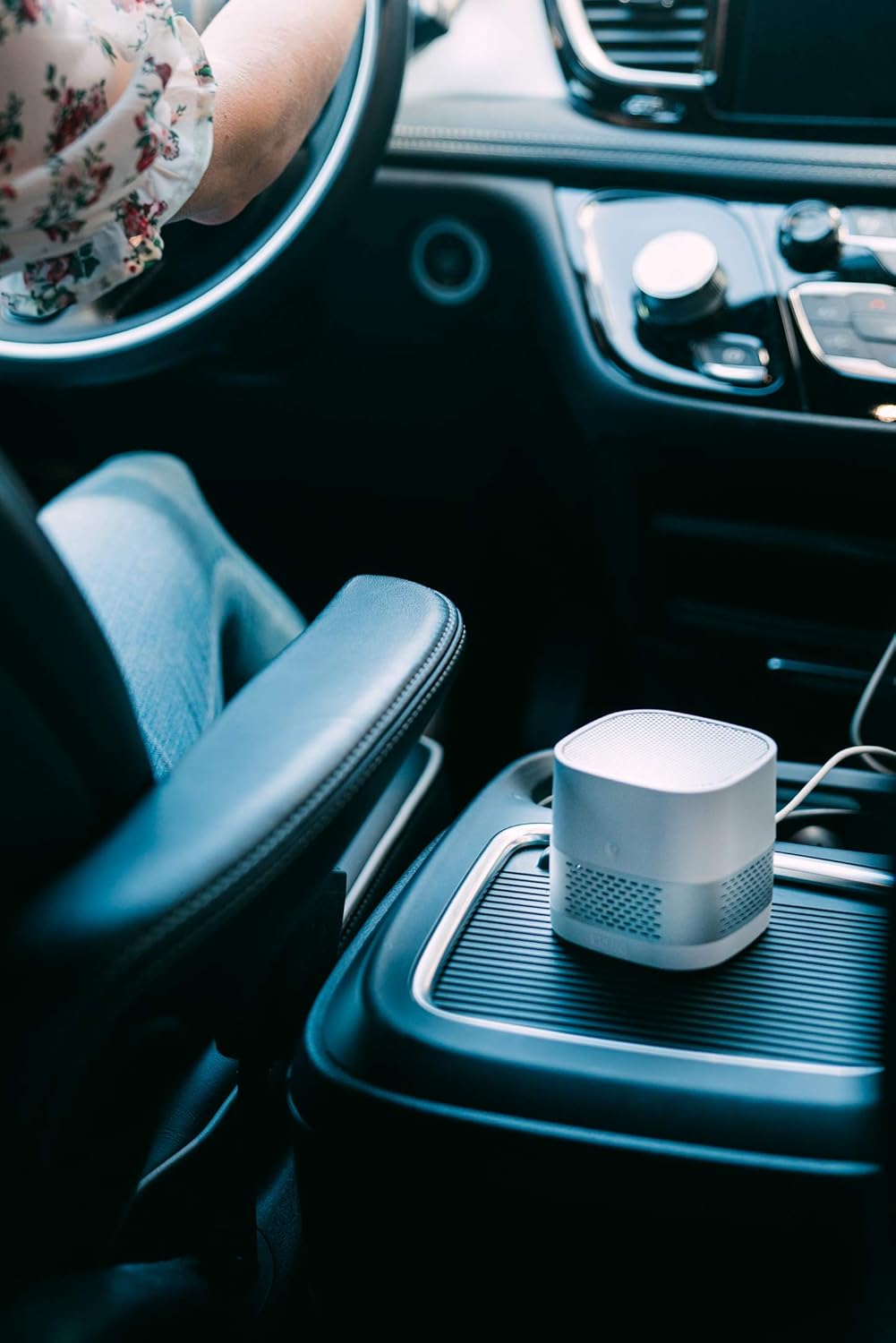LUFTQI Cube Portable Filterless Air Purifier for Home, Office, Car, Bedroom, Desk, Air Cleaner for Odors, Allergens, Dust, Pollen, with Air Vent Cap & Car's Cup Holder: Kitchen & Dining