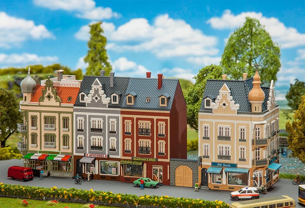 FALLER Town House Line Beethovenstraße Model Kit with 1084 Items 298 x 75 x 123 mm I Model Railway Accessories N I Model Railway N City