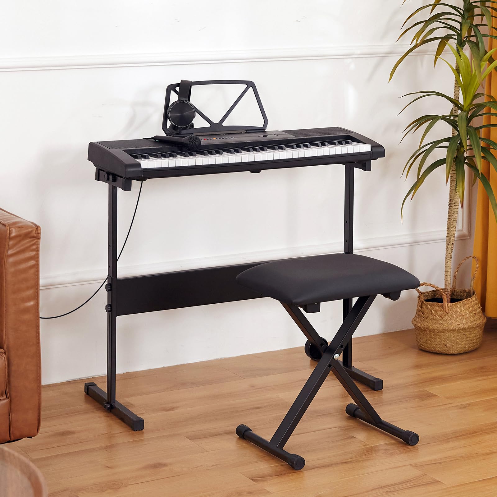 MUSTAR Teclado de piano con teclas iluminadas, teclado de aprendizaje Piano 61 teclas para principiantes, teclado de piano eléctrico MEKS-700 con banco, soporte, auriculares, micrófono, pegatinas de notas, altavoces incorporados