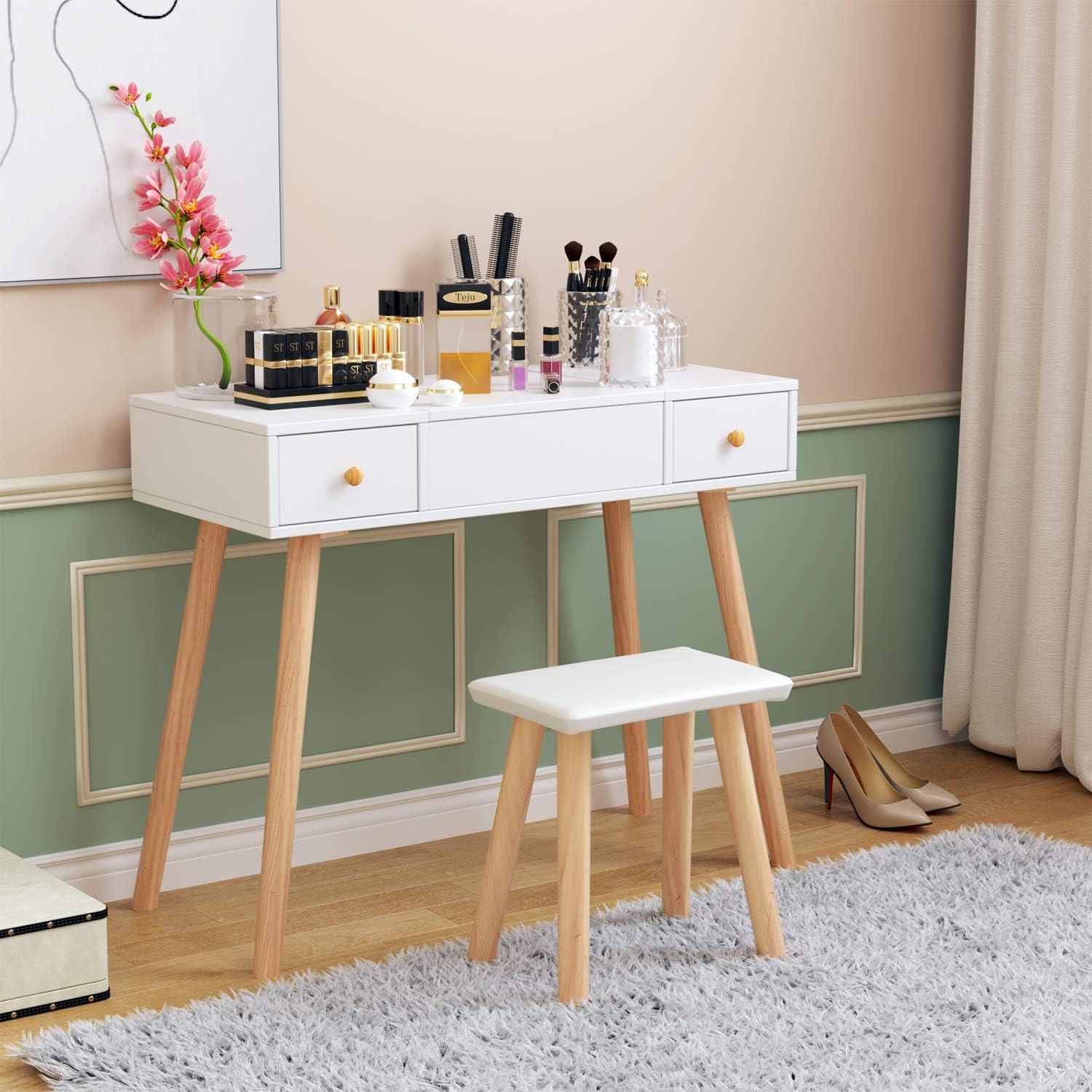 dressing table girl