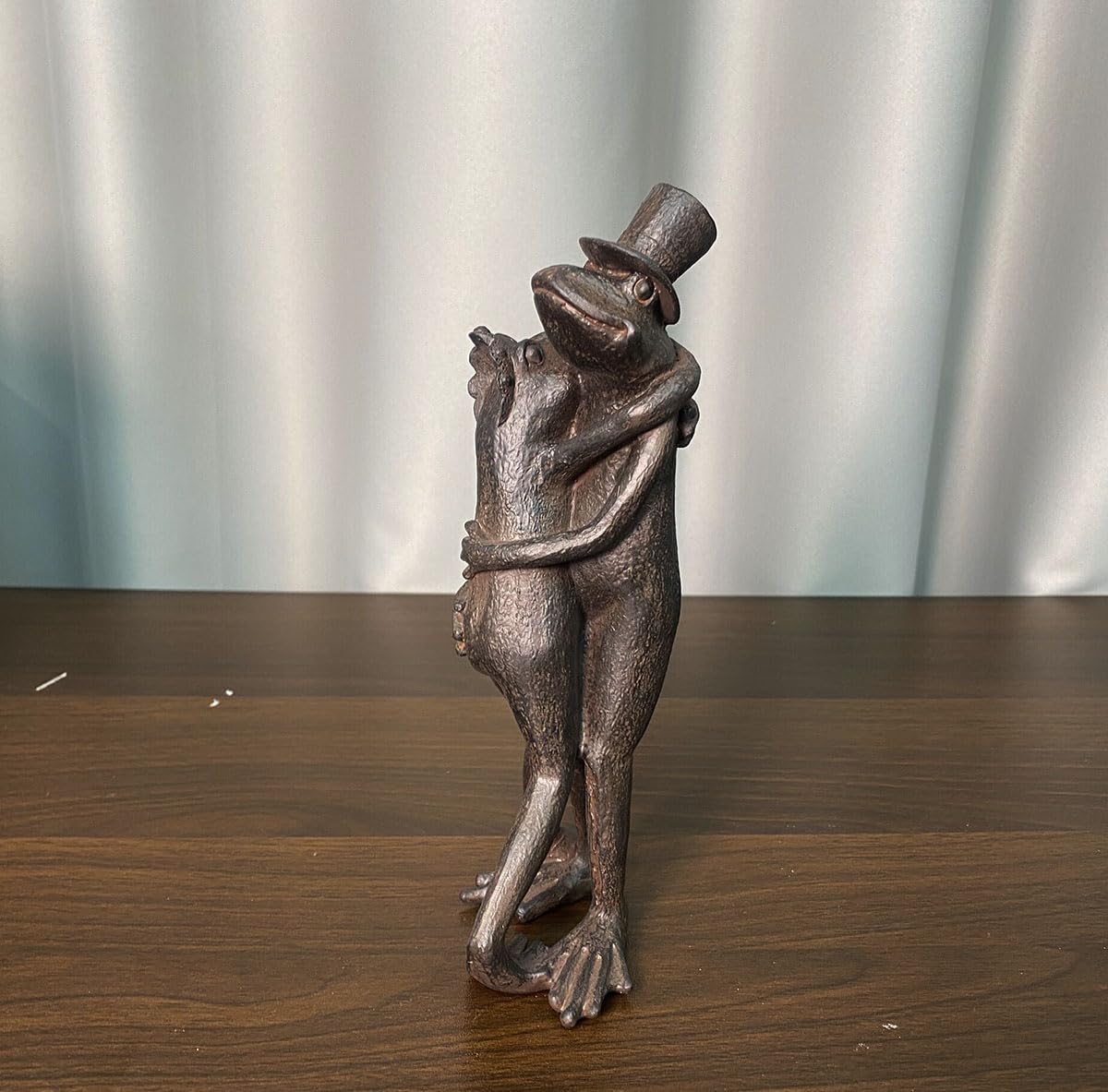 Artgenius Dancing Couple Sculpture, Romantic Hug Frog Garden and Indoor Outdoor Statue 8.3" Tall