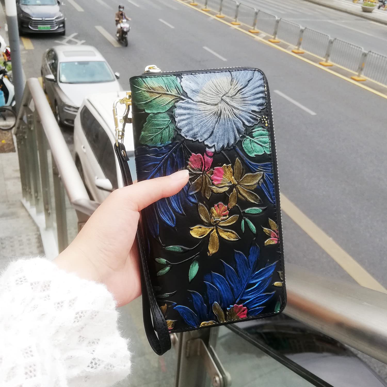 Women\'s Wallet Genuine Leather, RFID Blocking Large Capacity Female Purse, Lady\'s Zipper Money Cards Holder with Wristlet, Birthday Gift (Retro Aesthetics)