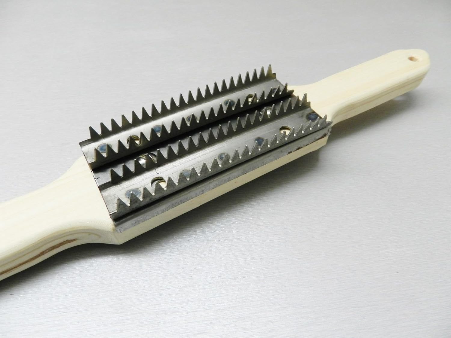 (TOOLS LAND) BUFF RAKE FOR CLEANING DRY BUFFING COMPOUND