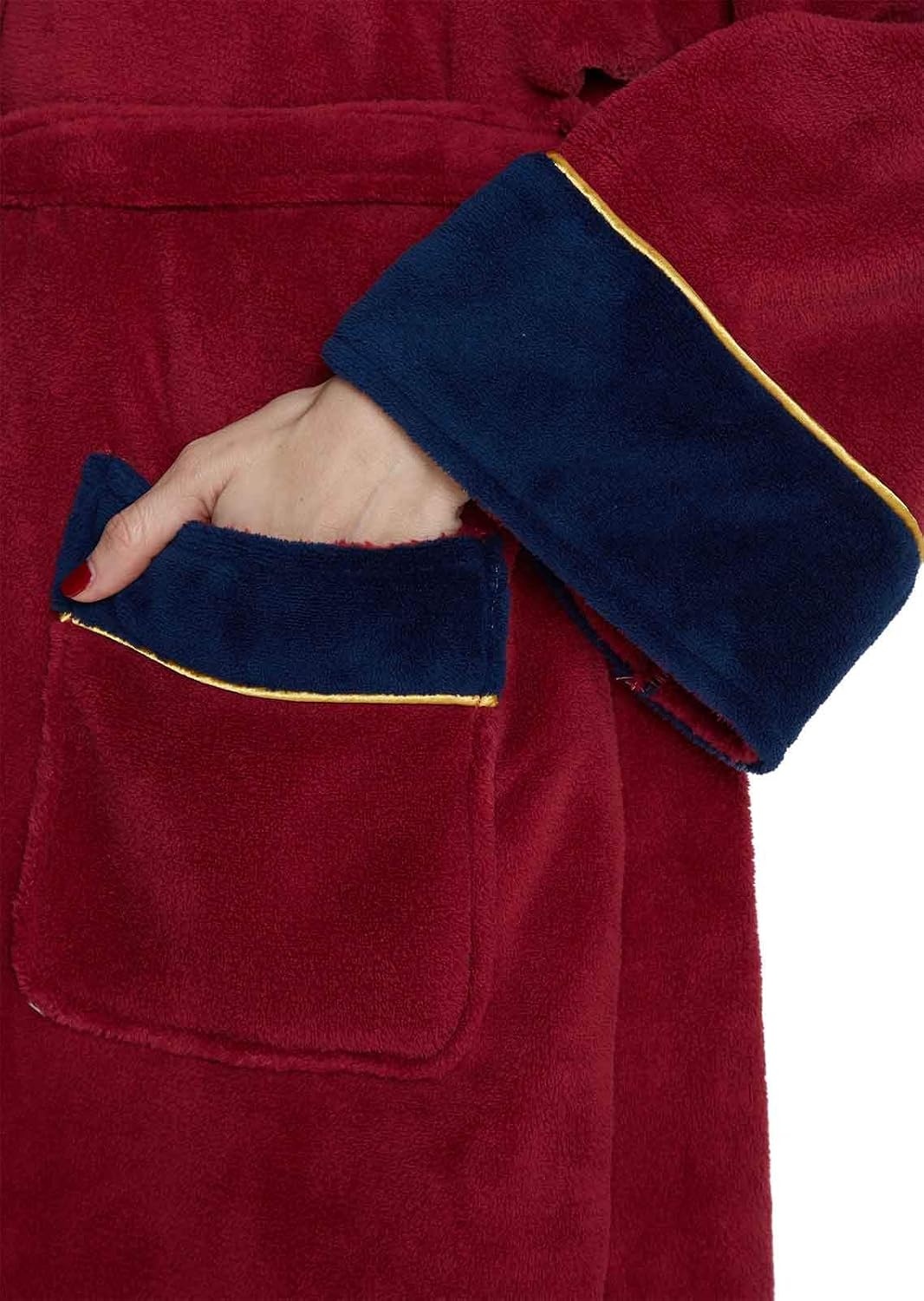 DC Comics Wonder Woman Adult Fleece Bathrobe, Red - Image 4