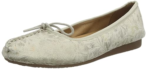 clarks white pumps