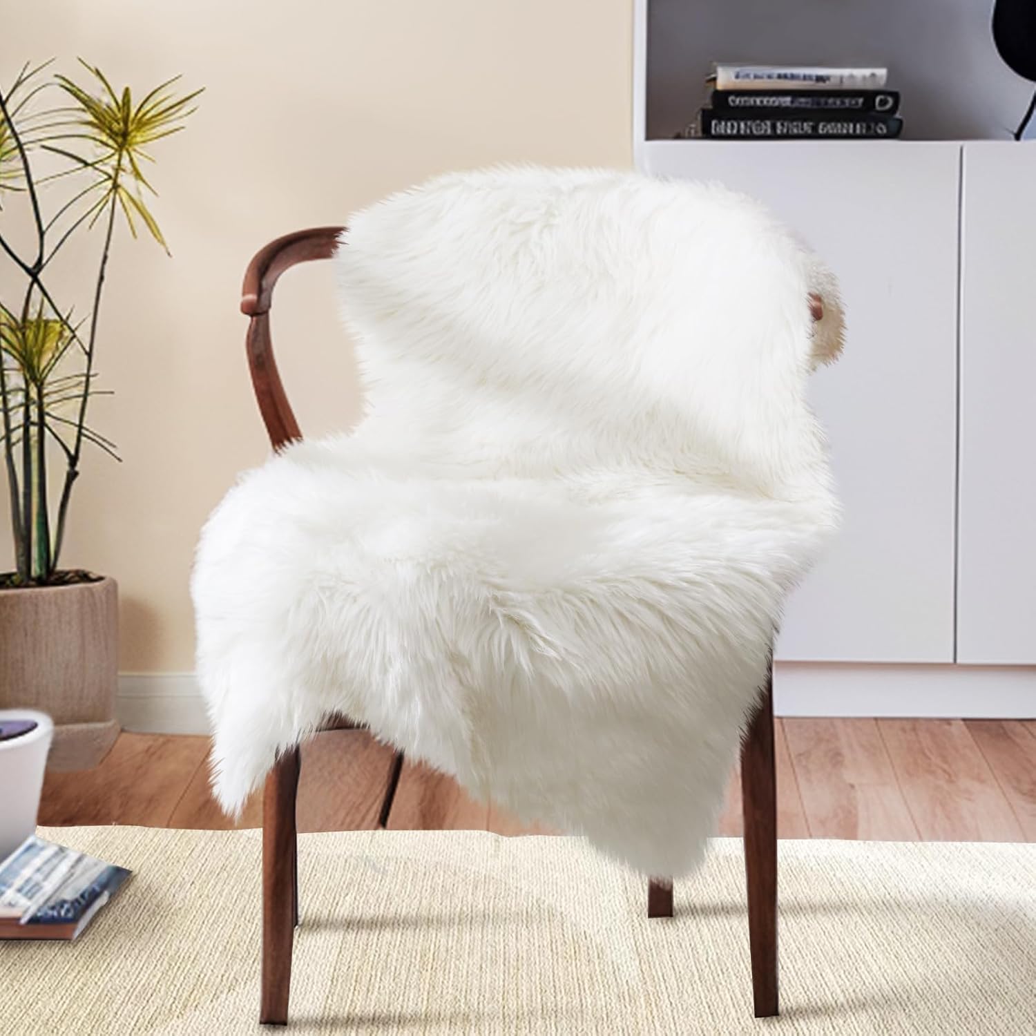 SXYHKJ Faux Sheepskin Rugs, Soft Fluffy Faux Chair Cover Hairy Washable Carpet Non Slip Mats for Chair Bed Sofa Floor with Extra Long Wool (White, 50x80CM)