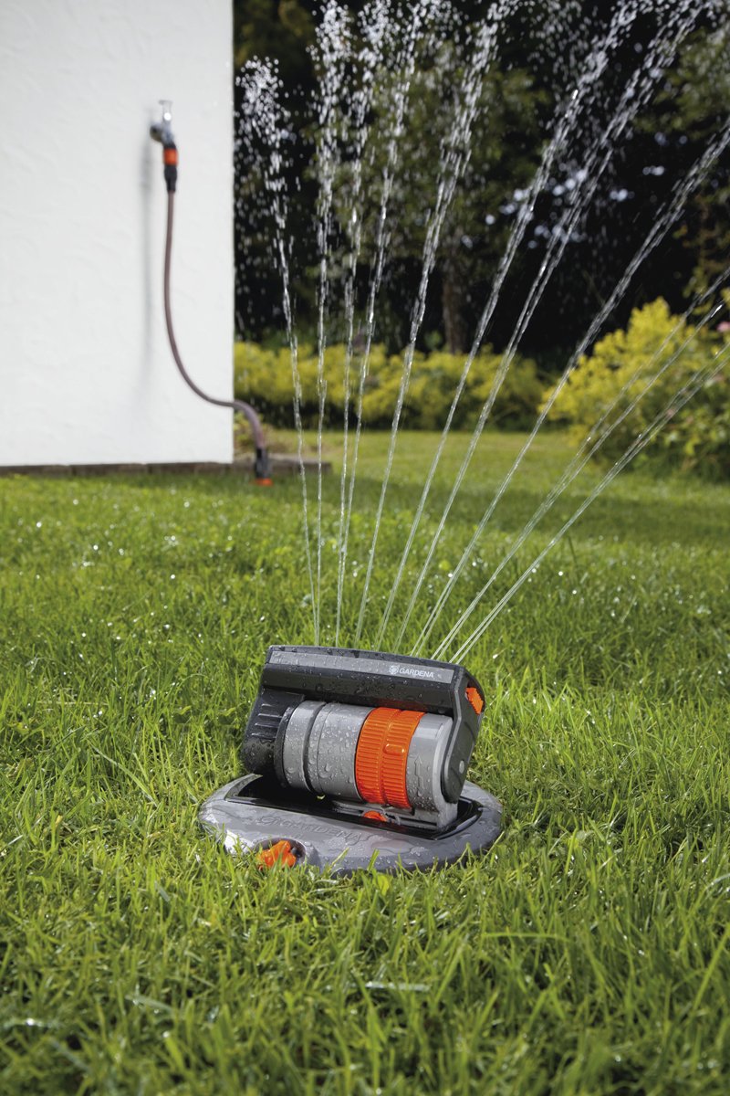 <a target="_blank" href="https://www.amazon.de/GARDENA-Sprinklersystem-Komplett-Set-Versenk-Viereckregner-Bew%C3%A4sserungssystem/dp/B00ASF69FC/ref=sr_1_2?s=garden&amp;ie=UTF8&amp;qid=1521720490&amp;sr=1-2&amp;refinements=p_36%3A389328011&_encoding=UTF8&tag=elektroniku0c-21&linkCode=ur2&linkId=b2e33e952999a3f01c4bdd55b4eb276f&camp=1638&creative=6742">GARDENA</a><img src="//ir-de.amazon-adsystem.com/e/ir?t=elektroniku0c-21&l=ur2&o=3" width="1" height="1" border="0" alt="" style="border:none !important; margin:0px !important;" />