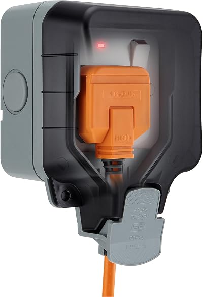 BG Electrical Outdoor Single Switched Power Socket Weatherproof 13A IP66