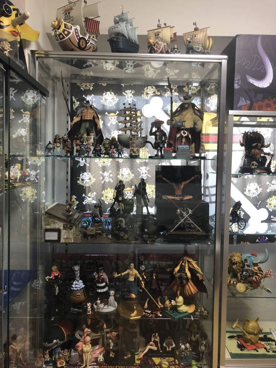 Amazon ワンピース 大量300点以上 Onepiece フィギュア P O P 一番くじ ワールドコレクタブル 白ひげ カイドウ など多数 ガラスショーケース 付き フィギュア ドール 通販