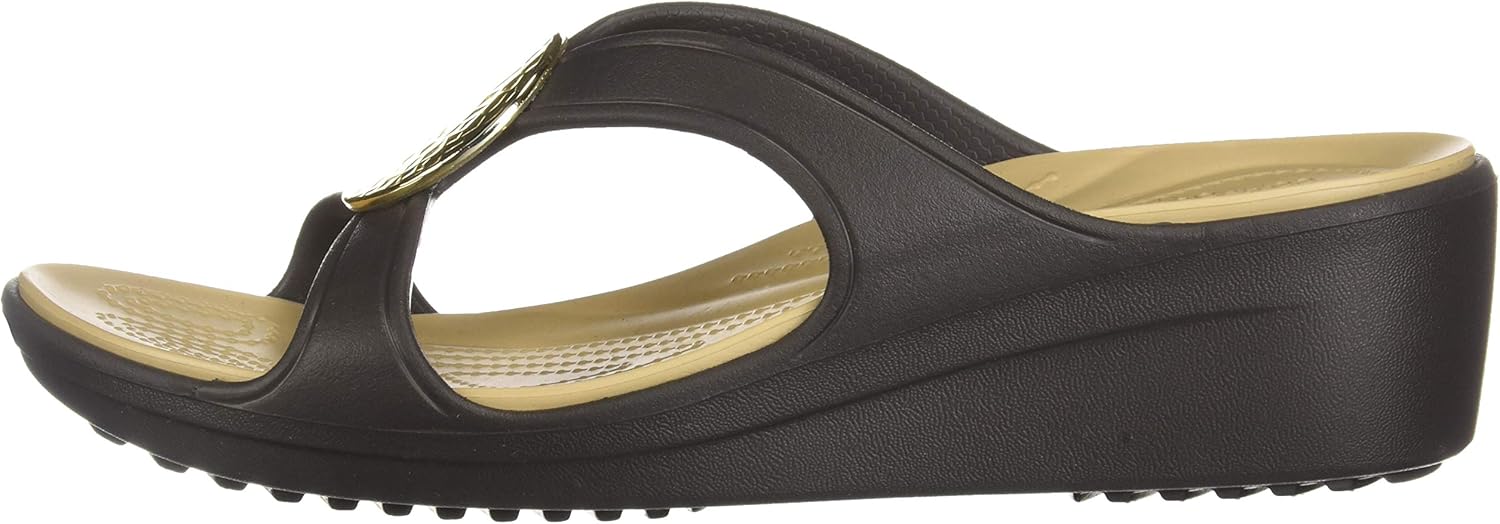 crocs sanrah hammered circle wedge sandal