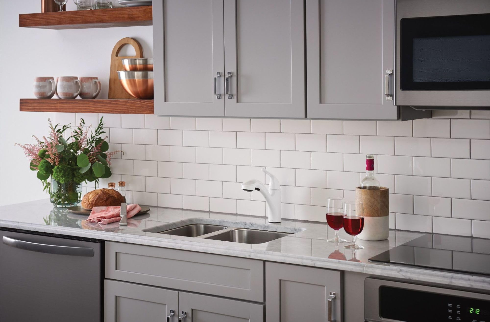 Moen Brecklyn Glacier White One-Handle Single-Hole Kitchen Faucet with Pull-Out Sprayer and Power Clean, Optional Deckplate Included, 87557W