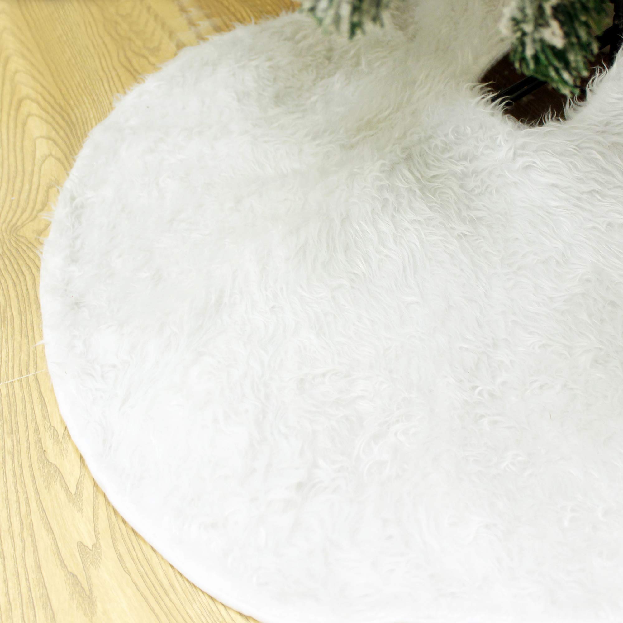 Joiedomi 91cm Christmas Short Faux Fur Tree Skirt (White) Soft Classic Faux Fur Tree Skirt for Christmas Tree Decorations