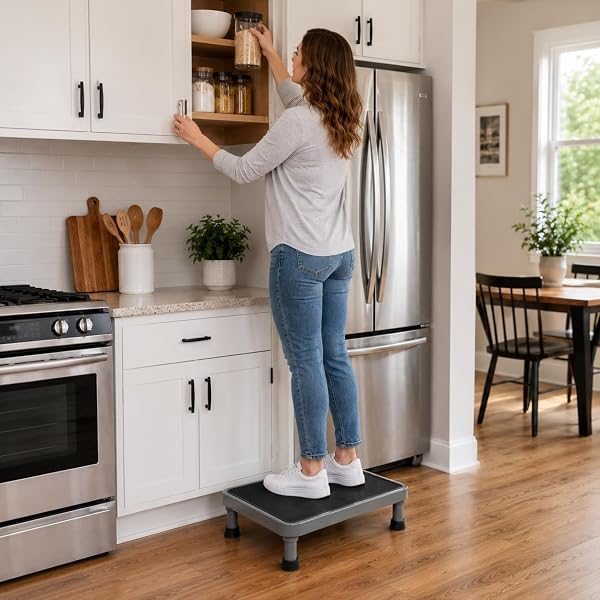 AERANTO HEAVY-DUTY ONE STEP STOOL WITH CARRY HANDLE – 4.1″ LOW FOOT STOOL, NON-SLIP RUBBER PLATFORM, 500LB CAPACITY – PORTABLE SAFETY STEP STOOLS FOR ADULTS, SENIORS, BATHROOM, BED, SUV, 17″X13″