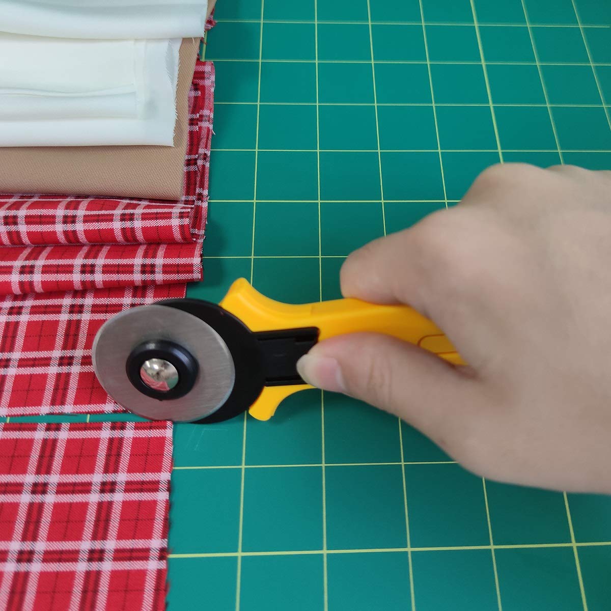 NEWBRAUG 24'' × 36'' Large Self Healing Gridded Rotary Cutting Mat, Big Double Sided 5-Ply Cutting board for Sewing, Quilting, Craft, Fabric & Scrapbooking(Green/Black)…