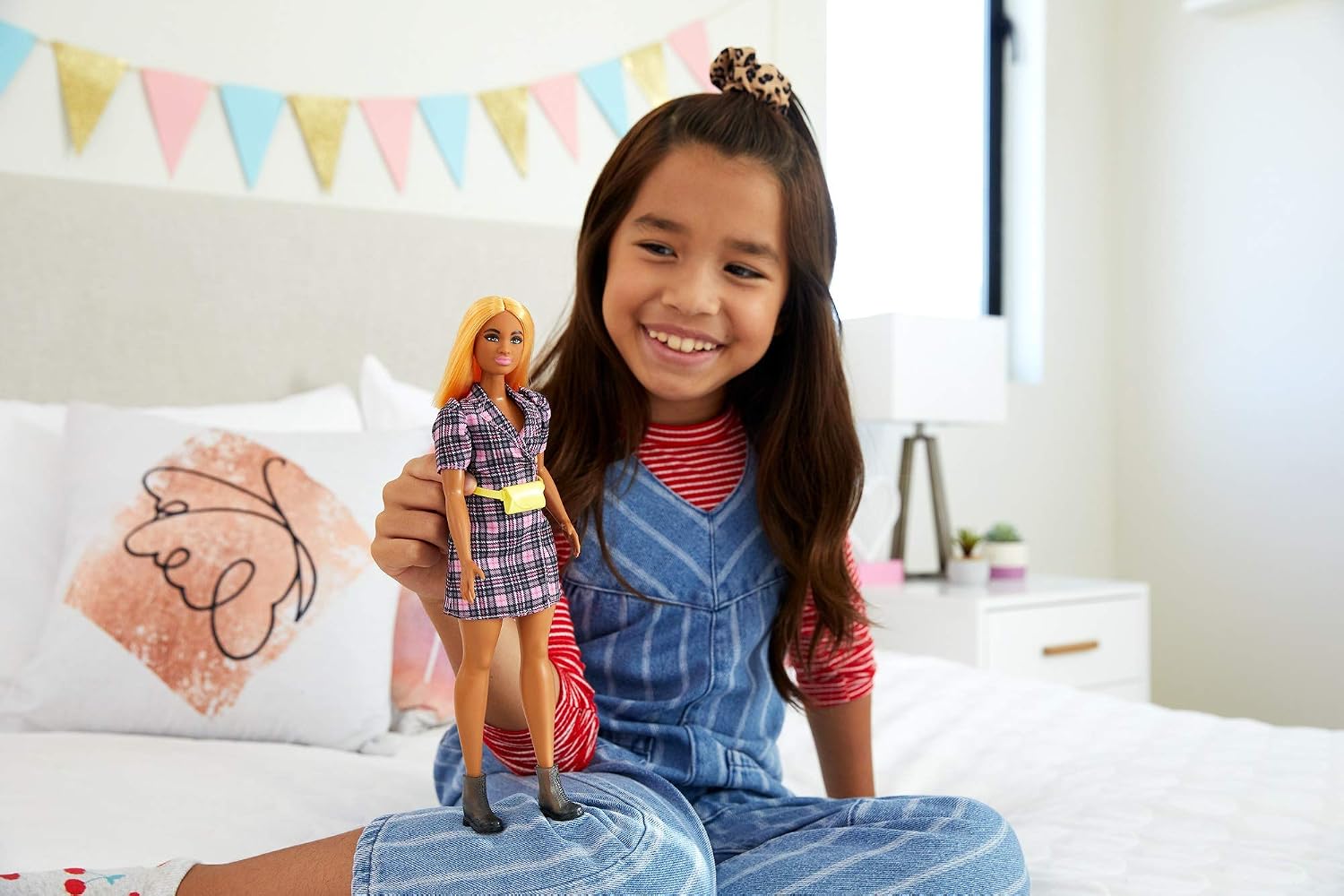 Barbie GRB53 Fashionistas Doll with Puff Sleeve Plaid Blazer Dress, Toy for Kids 3 to 8 Years Old, 30.48 cm*6.35 cm*8.89 cm - Image 3