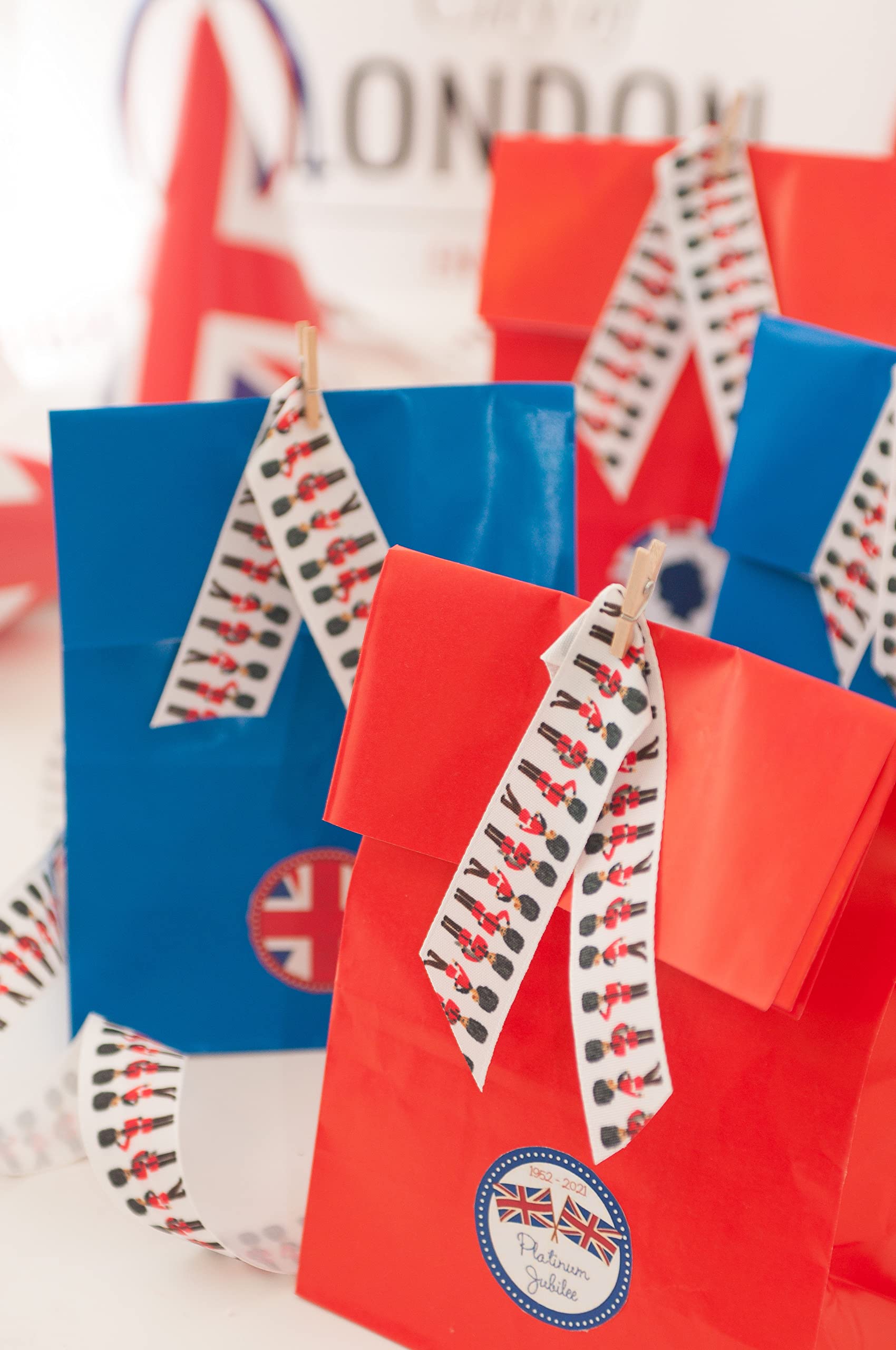 Berisfords Taffeta Jubilee Ribbon Queens Guard 25mm Wide 25m Reel White/Multicolour,80807-25-COL1