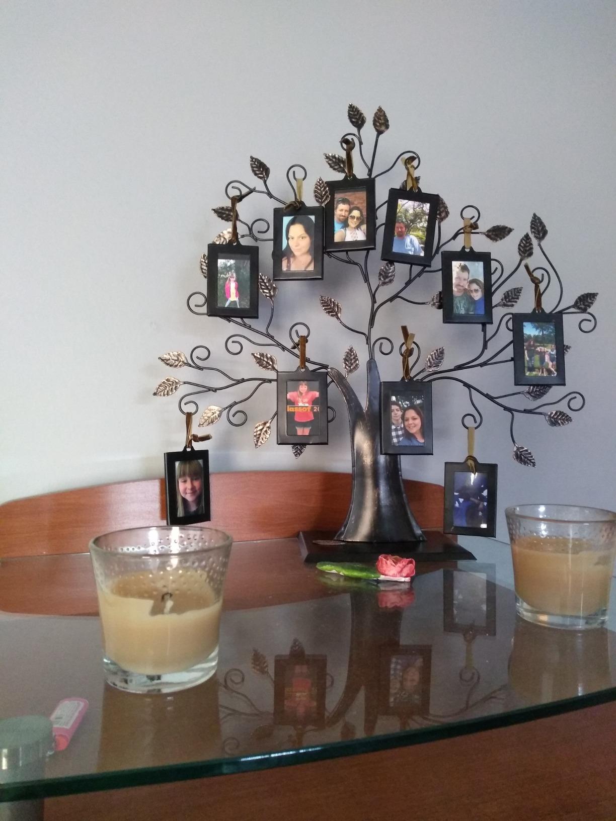 10/mo Finance Klikel Family Tree Picture Frame Display with 10