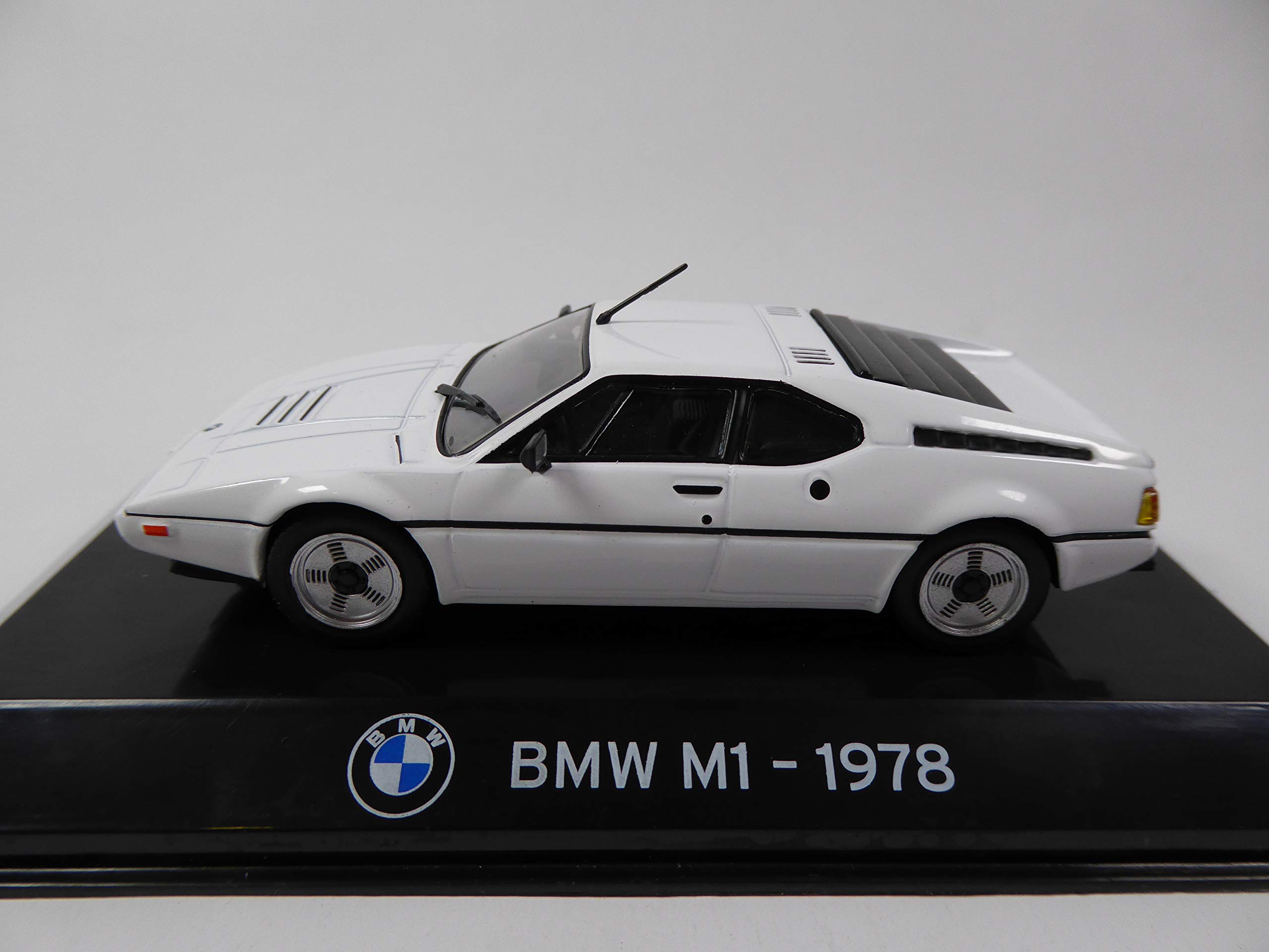 OPO 10 - Car 1/43 Collection SUPERCARS Compatible with BMW M1 1978 - S75 UP075