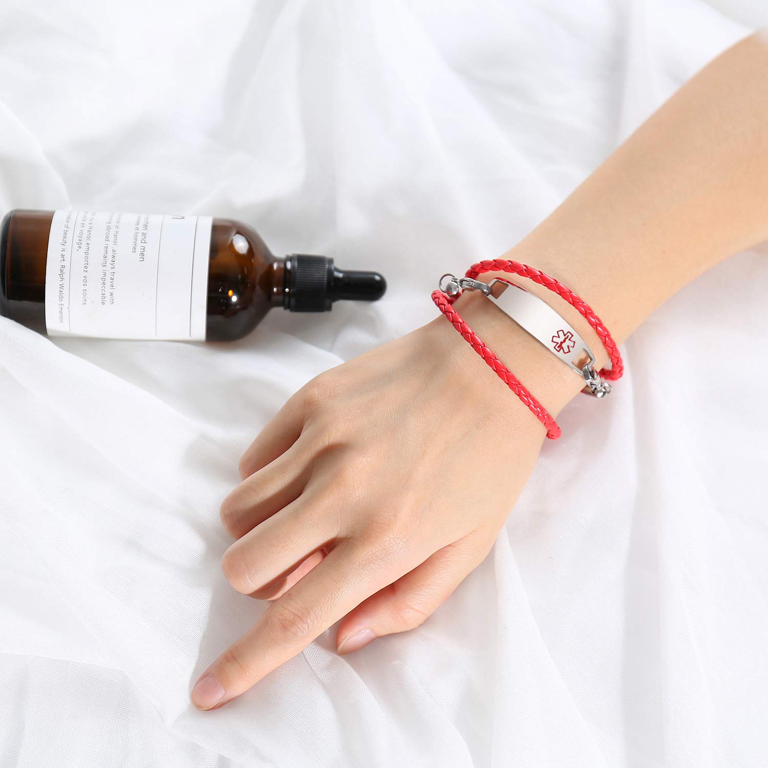 94054545 браслет. Теннисный браслет mercury. Медицинские браслеты на руку для пациентов. Почему браслет назвали браслетом. Самодельный браслет из проволоки.