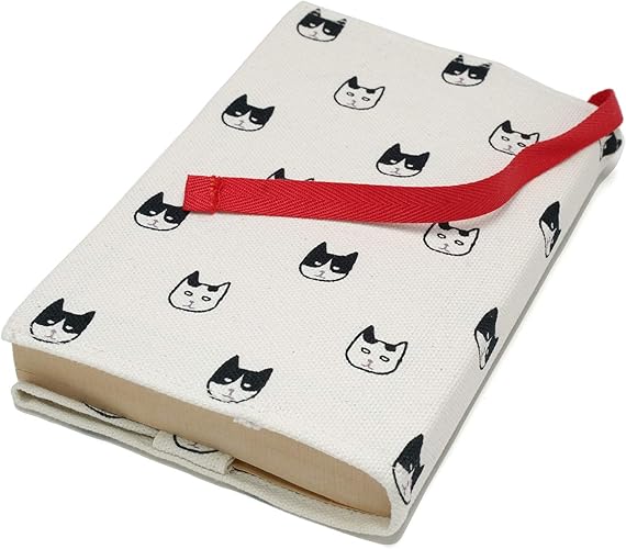 Amazon Co Jp ソトネコジャパン ブックカバー 文庫 日本製 ねこ柄 布 キャンバス生地 おしゃれカバー ハチワレ猫 シューズ バッグ
