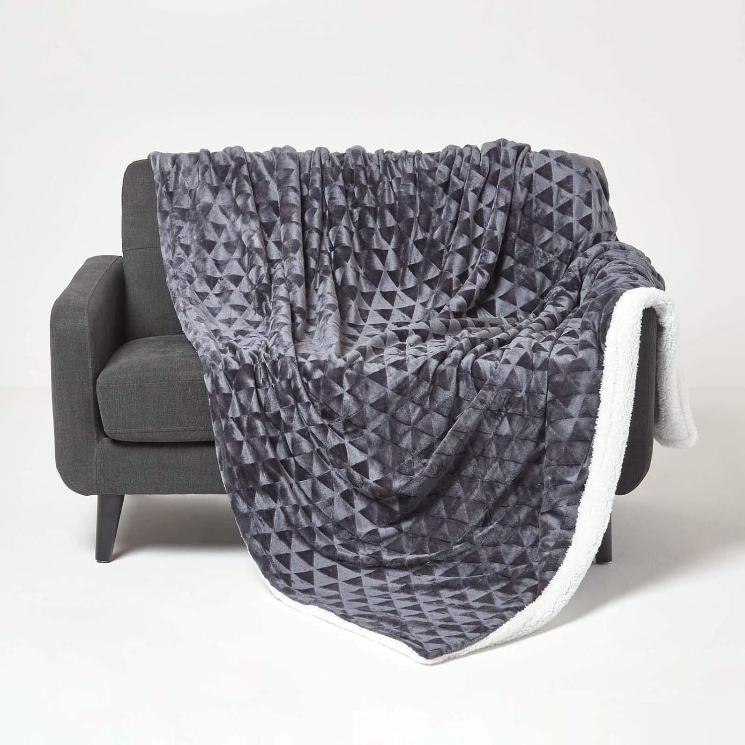 HOMESCAPES Large Dark Grey Velvet Throw 160 x 200cm Soft Geometric