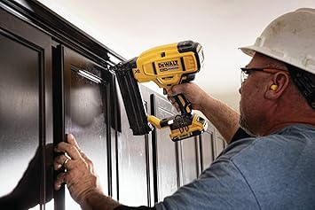 DEWALT DCN680B Brad Nailers product image 3