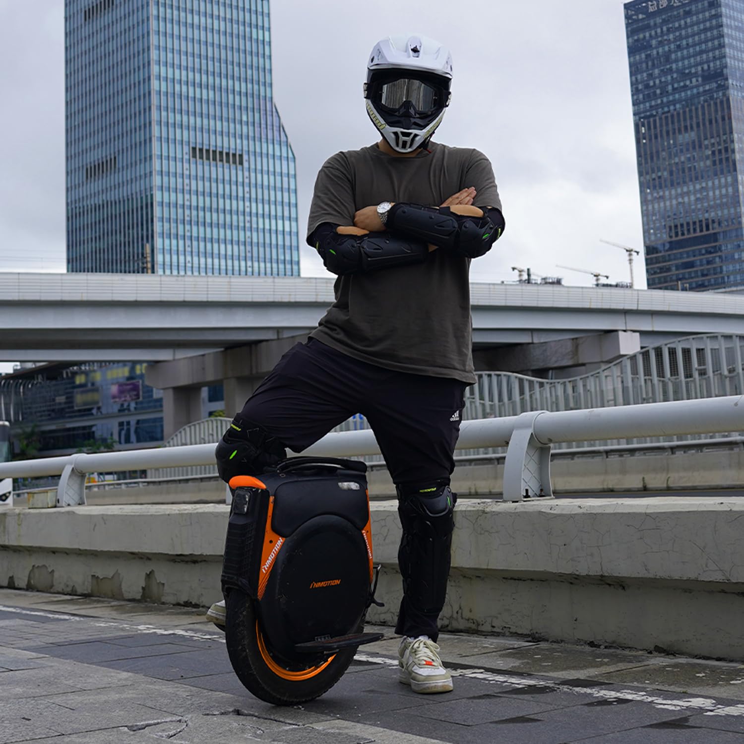 Inmotion Electric Unicycle for Adults 16 Inch Self-Balancing One Wheel EUC, Portable Monowheel for Urban Commuting (V12 Pro)
