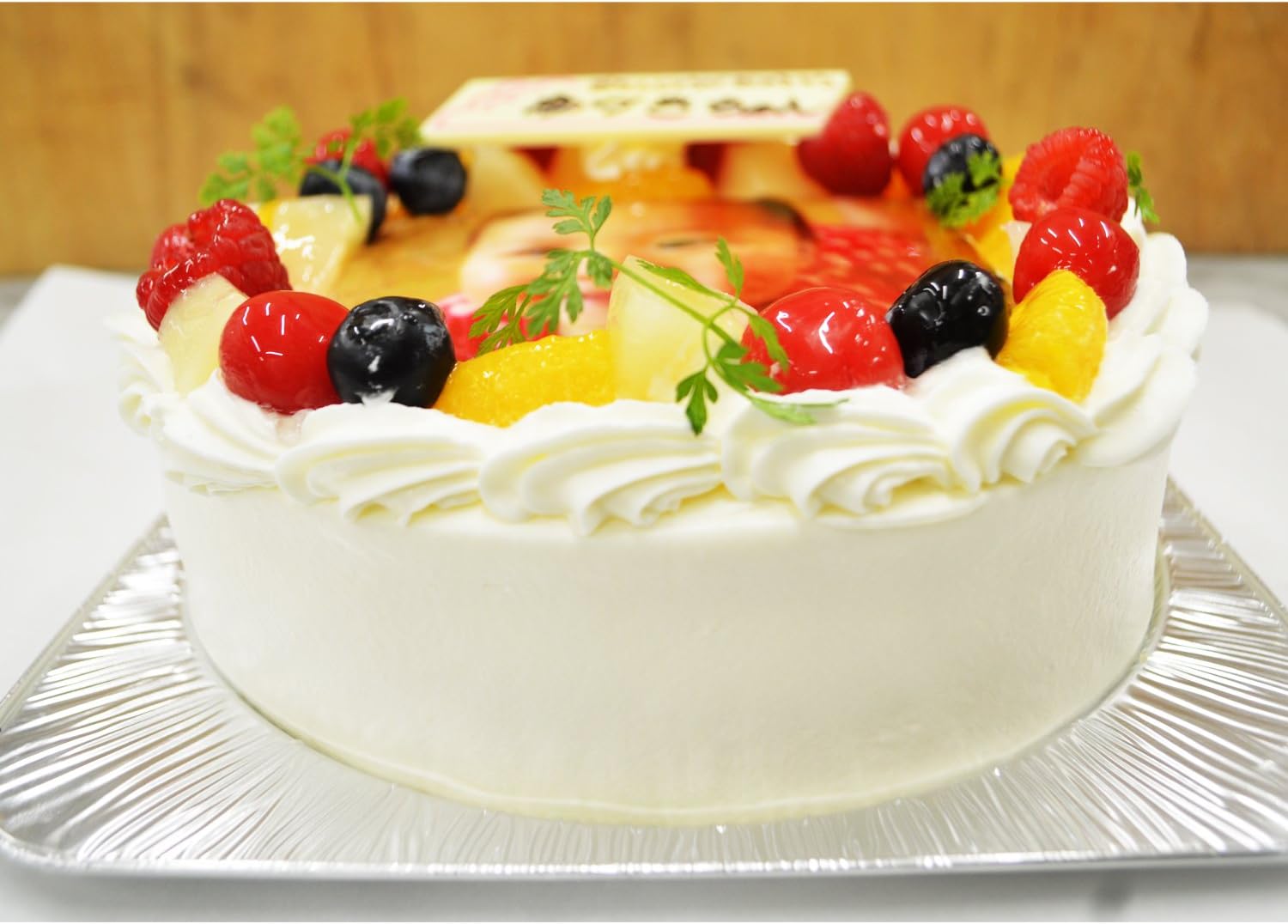 Amazon ケーキハウス幸せの丘 5号 直径15cm 3人 5人用 プリント 写真 イラスト アニメ キャラクターケーキ 結婚式 入園 入学 卒業祝い 還暦に最適 生クリーム フルーツベース ケーキハウス幸せの丘 ケーキ 洋菓子 通販 Amazon ケーキハウス幸せの丘 5号 直径15cm 3人 5人用 プリント 写真 イラスト アニメ キャラクターケーキ 結婚式 入園 入学 卒業祝い 還暦に最適 生クリーム フルーツベース ケーキハウス幸せの丘 ケーキ 洋菓子 通販