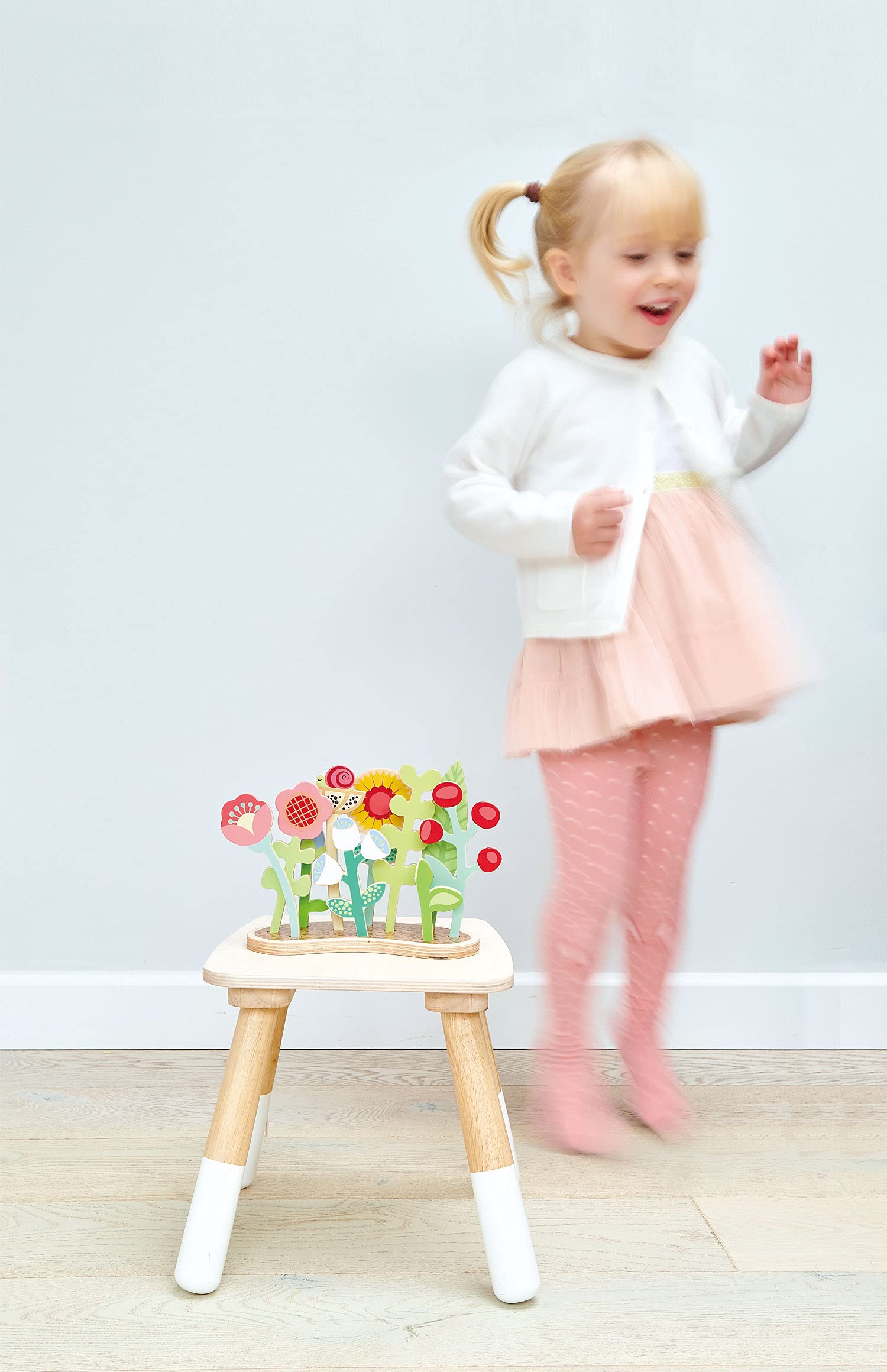 Tender Leaf Toys - Flower Bed - Indoor Garden Pretend Play Wooden Toy with Flowers and Foliage - Educational, Creative and Basic Life Learning Skills Fun for Children 3+