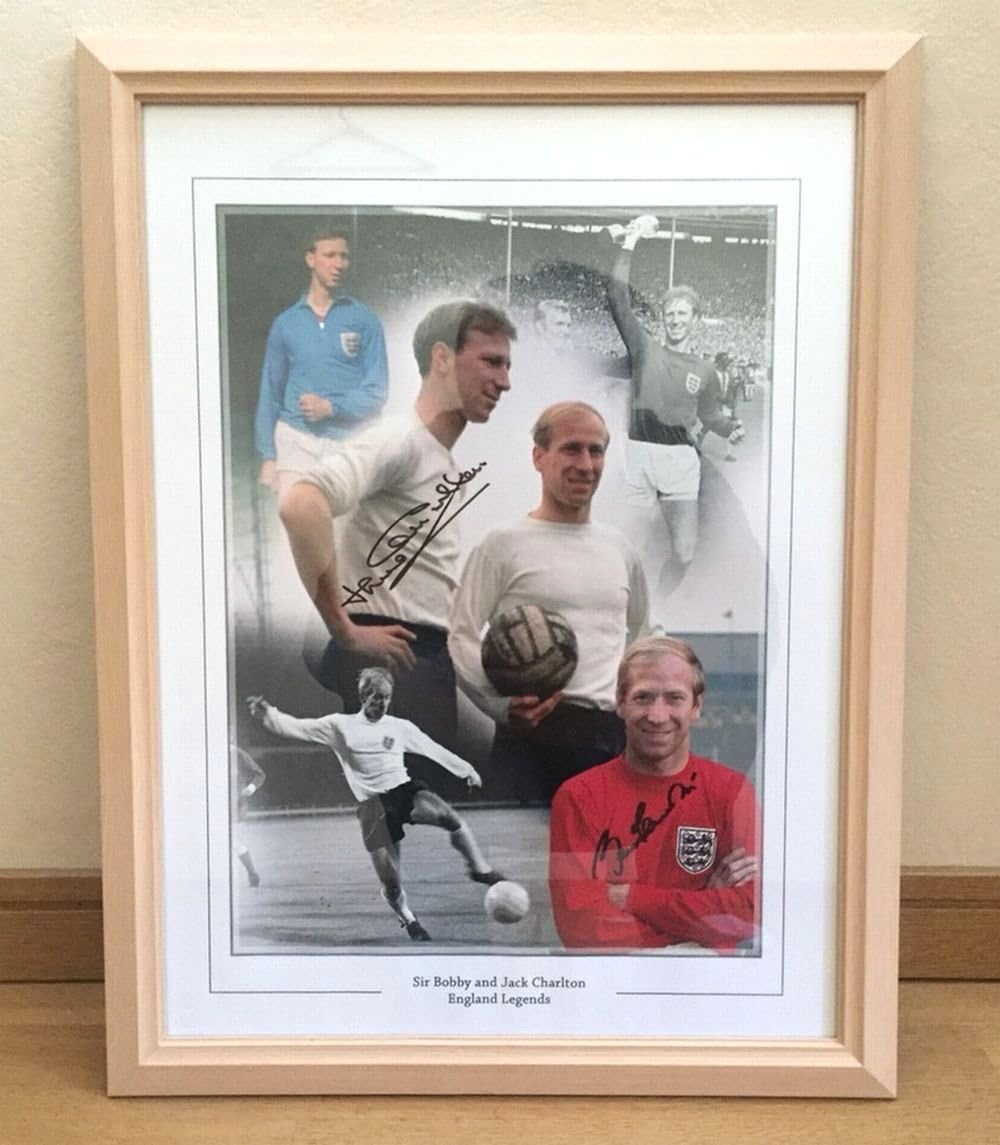 Amazon Co Jp ボビー チャールトン ジャッキー チャールトン 直筆サイン 写真 証明書付き イングランド代表 マンチェスターユナイテッド 額入り スポーツ アウトドア