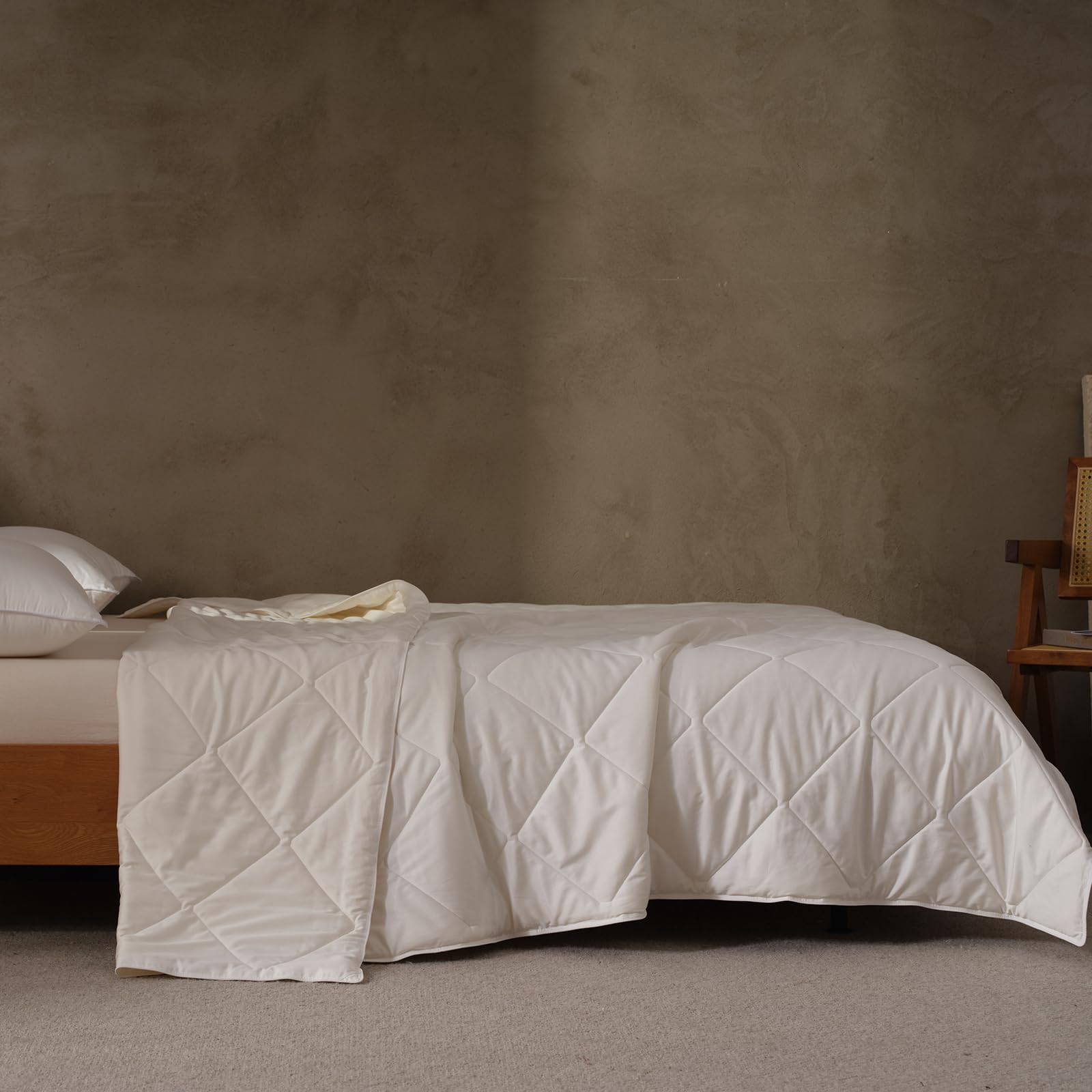 Photo 1 of EP Mode Light Weight Wool Comforter for Summer, Purely Natural Duvet Insert, 100% Australian Wool Filling (150GSM, Size Twin)