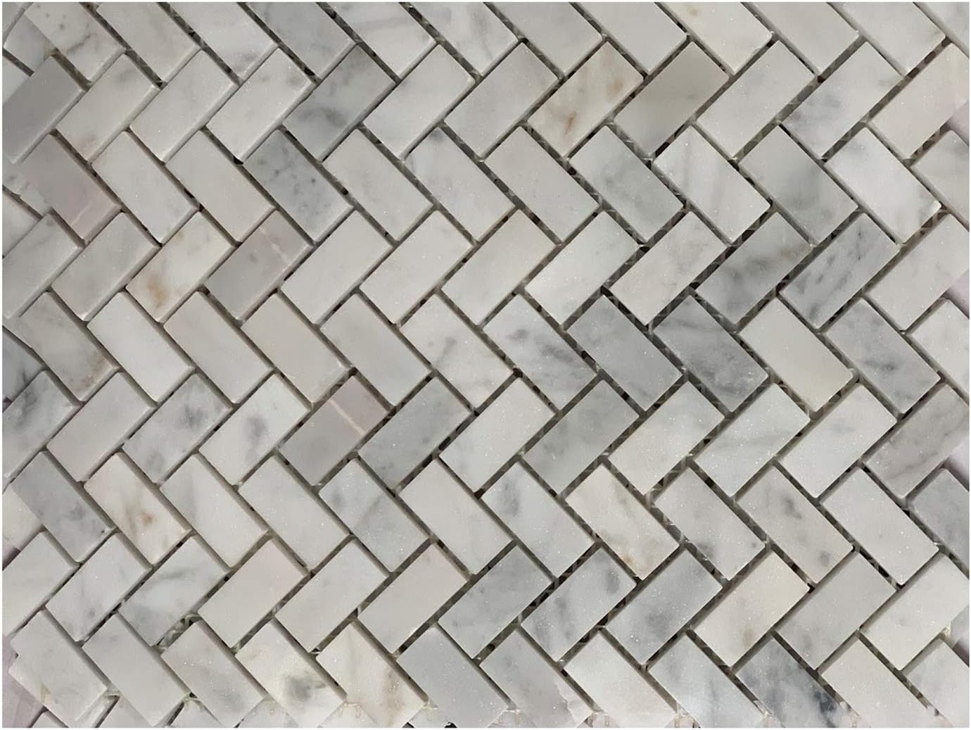 Carrara - Mosaico de mármol pulido, color blanco espiga 5/8 x 1 1/4