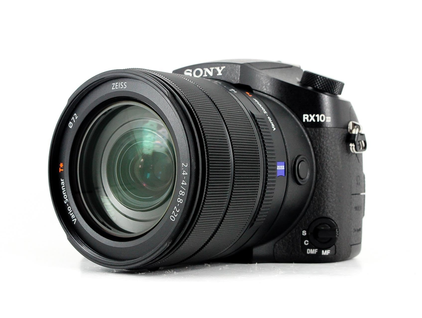 Sony DSCRX10M3 4K Premium Digital Bridge Camera with a 24-600 mm F2.4-4 Zeiss Vario-Sonar T* Lens (20.1 MP, 25x Zoom) - Black