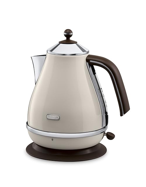 De'Longhi Vintage Icona KBOV3001BG Kettle - Pastel Cream and mahogany finish (color may vary slightly due to photographic effects)