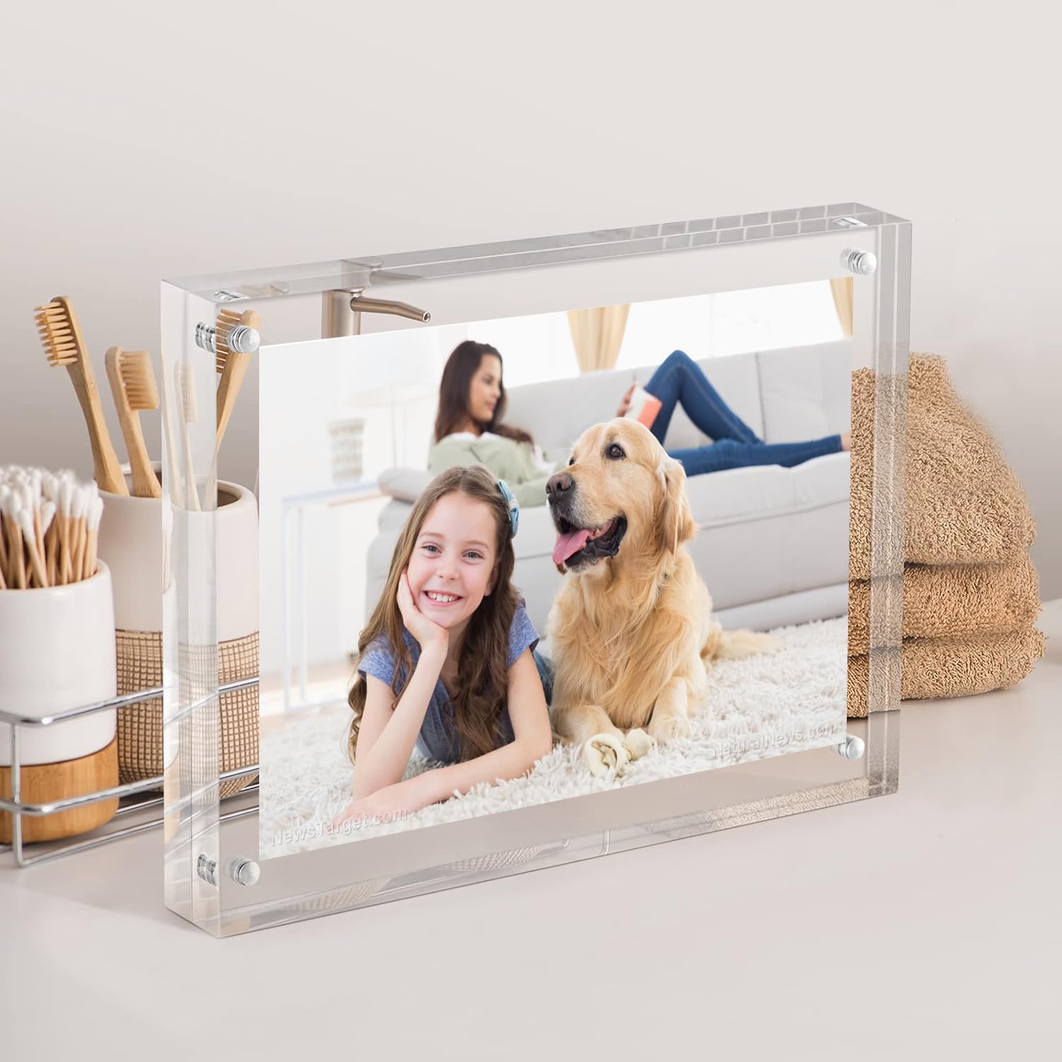 hansanti 3 Packs 4x6 Inch Acrylic Picture Frames, 20mm Thickness Magnetic Photo Frame, Clear Freestanding Double Sided Frameless Transparent Tabletop Acrylic Frame Stand for Desktop Display